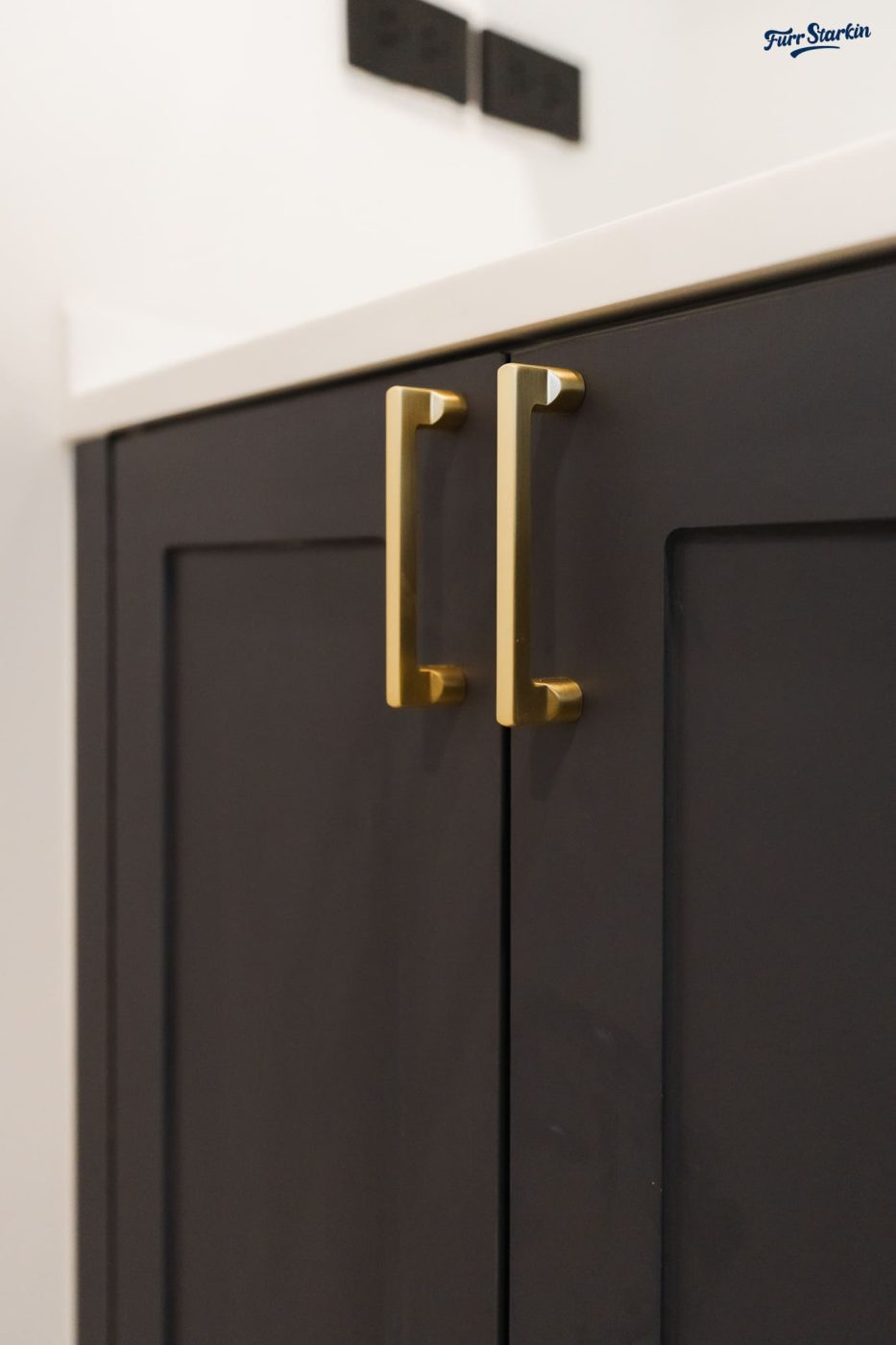 built-in-kitchen-brass-handle